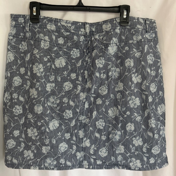 Skort - Picture 2 of 3